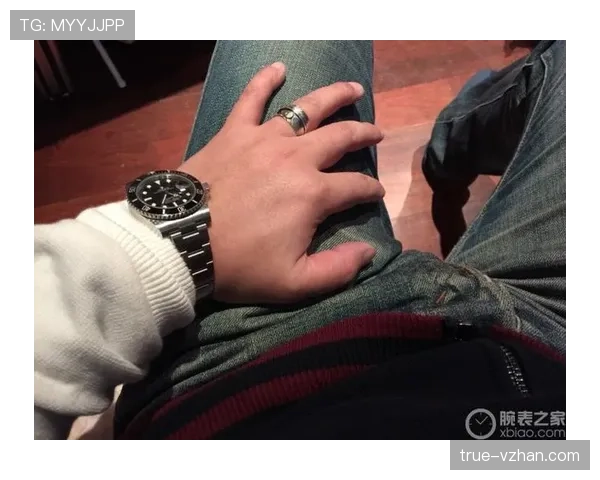 赵睿戴劳力士啃泡面,这反差直接把我笑懵 赵睿戴劳力士啃泡面,这反差直接把我笑懵